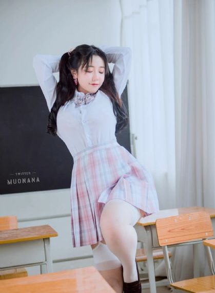 国产精品女丝袜白丝袜蕾丝_720免费在线观看
