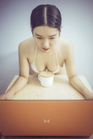 国产成人精品在线网站_高清迅雷电影在线